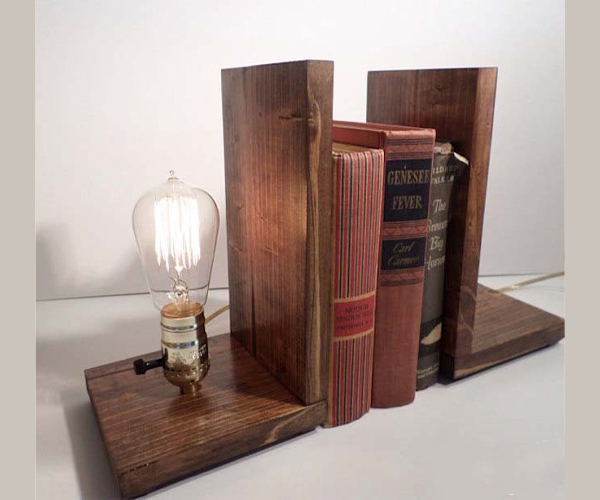 نگهدارنده کتاب چوبی
