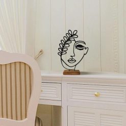 تندیس مینیمال نیتا متال طرح چهره بانو