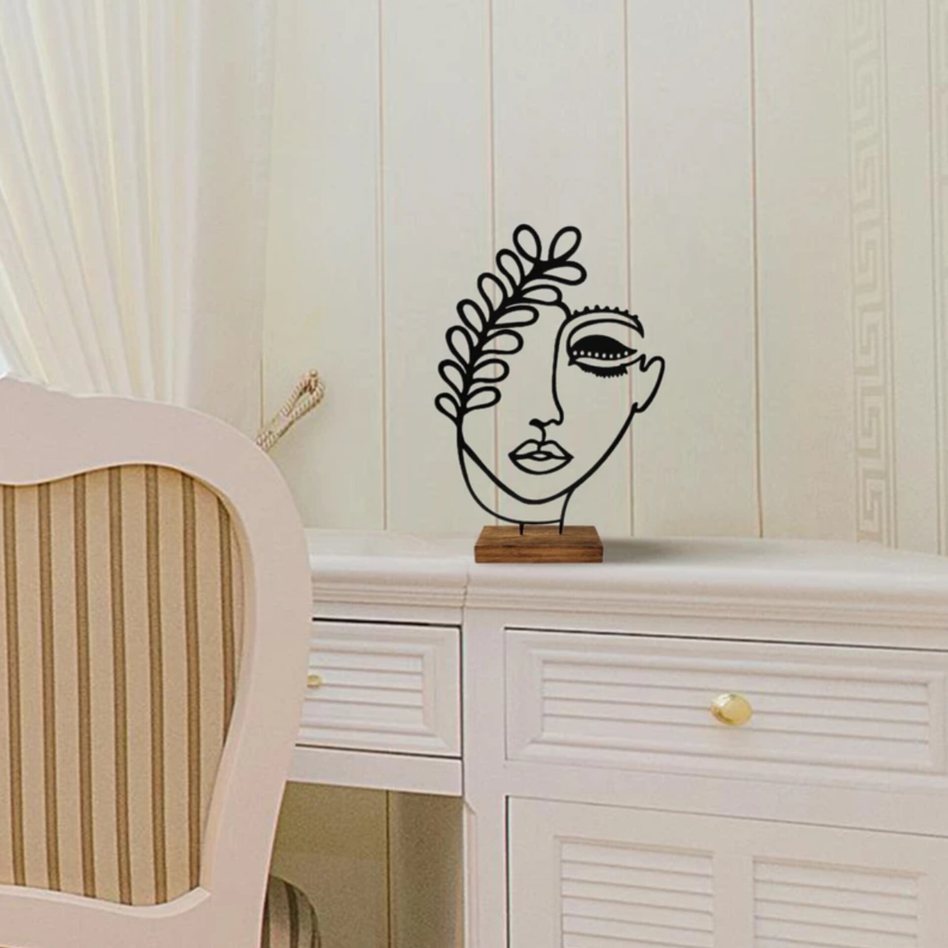 تندیس مینیمال نیتا متال طرح چهره بانو