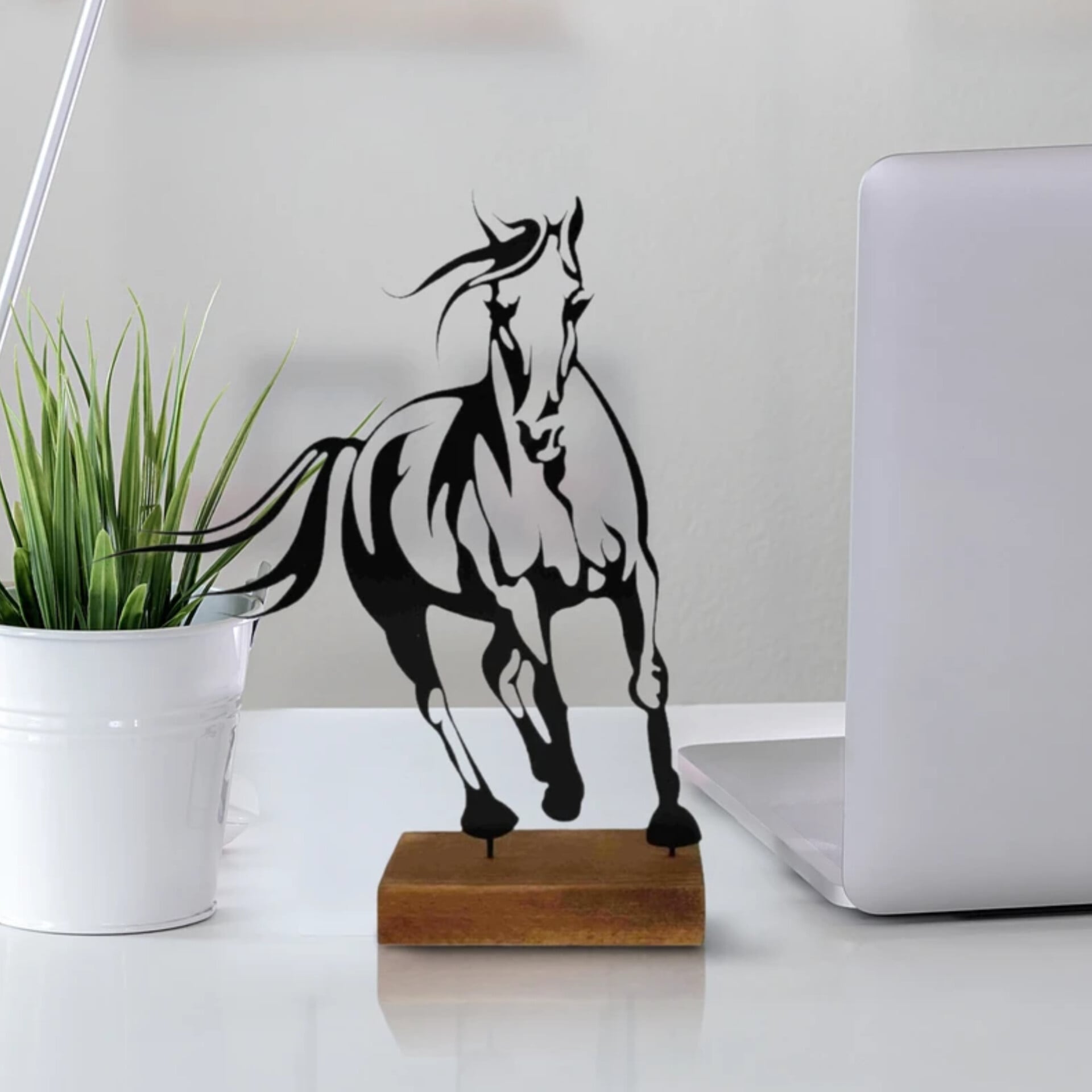 تندیس مینیمال نیتا متال طرح اسب شبدیز