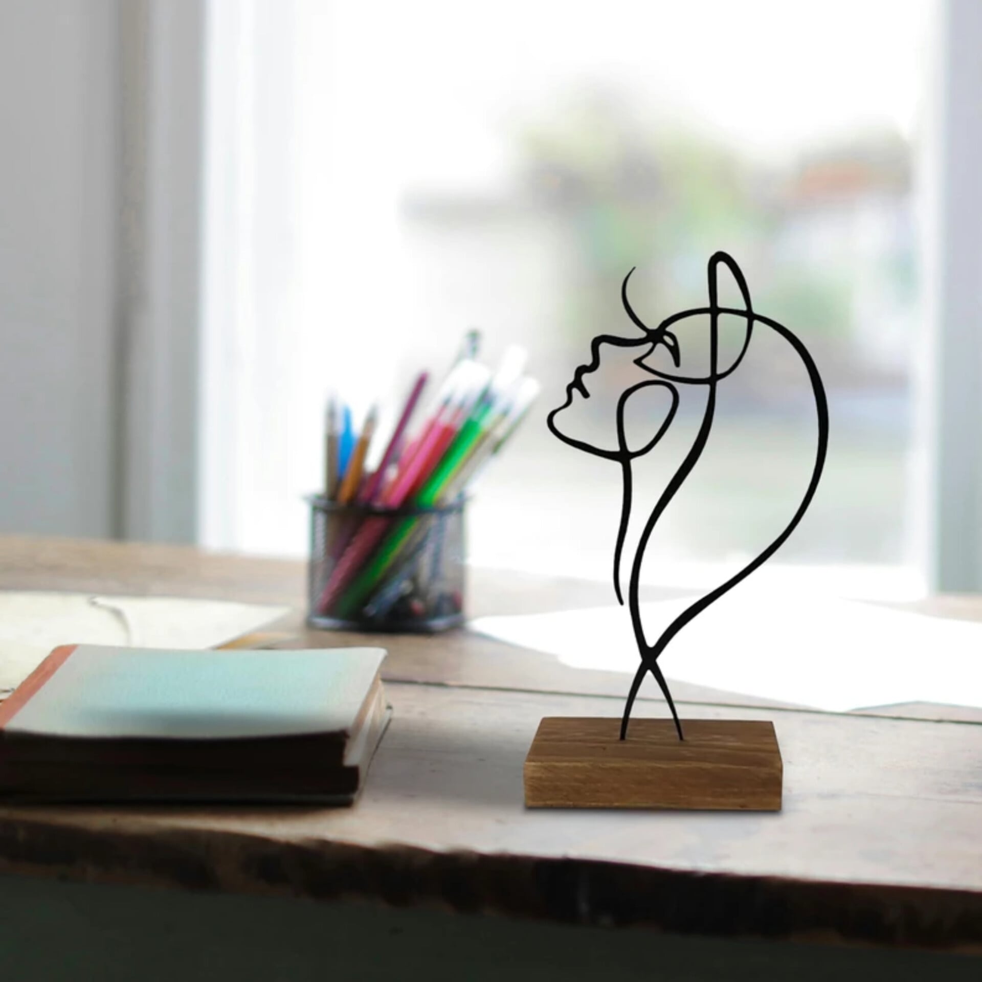 تندیس مینیمال نیتا متال طرح روژان