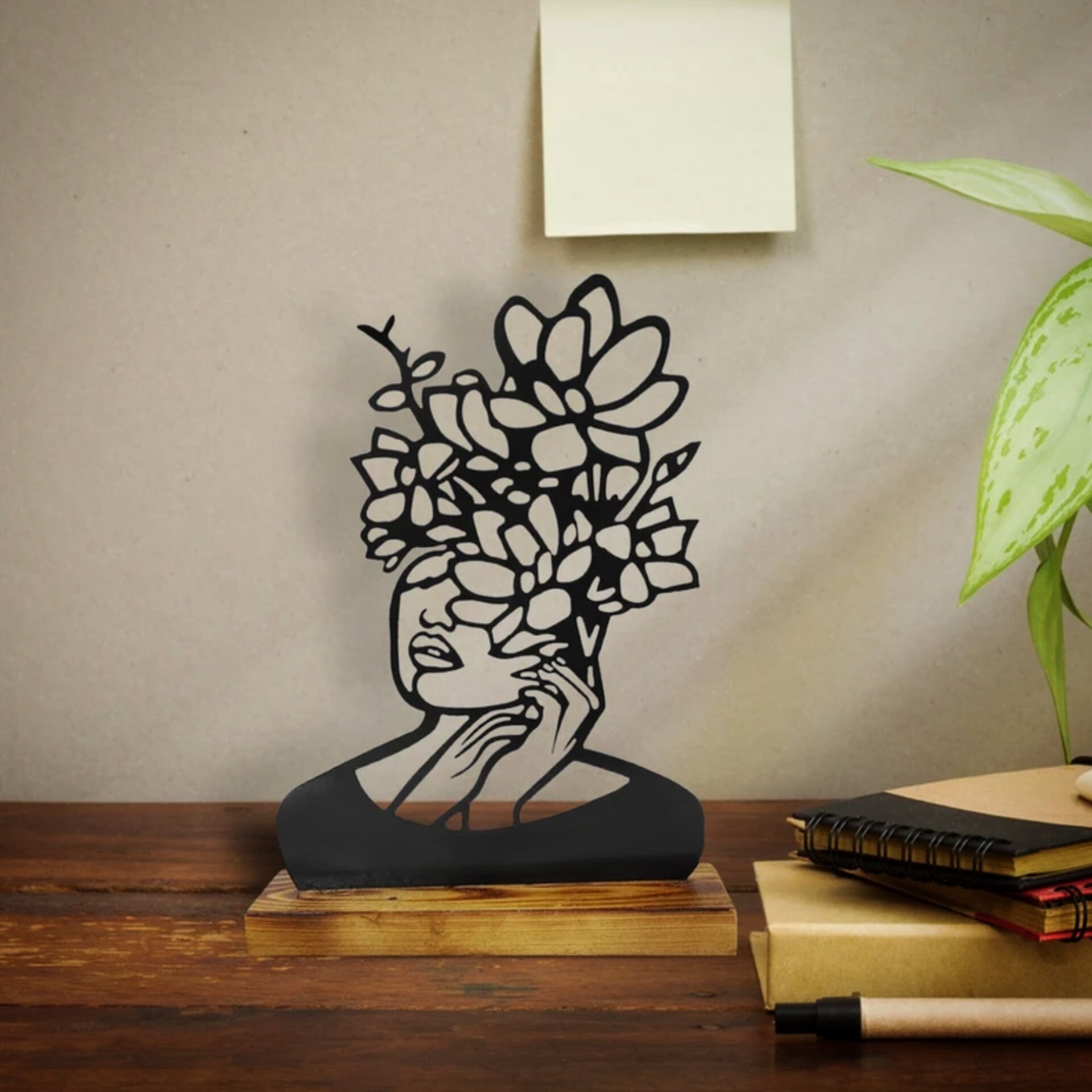 تندیس مینیمال نیتا متال طرح بهار رخ