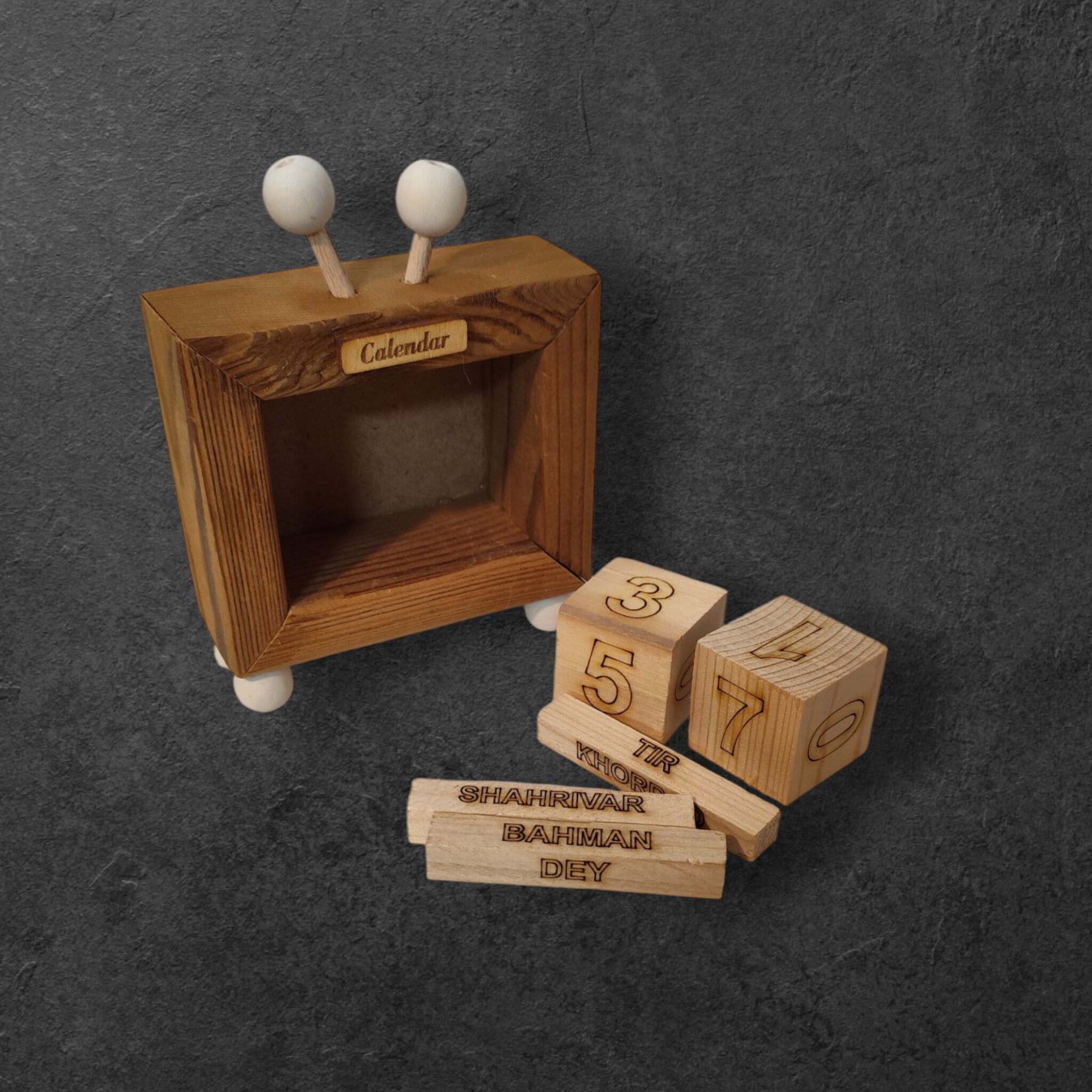 تقویم رومیزی چوبی نیتا متال مدل تلویزیون tv