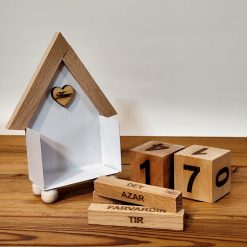 تقویم رومیزی چوبی فلزی نیتا متال مدل کلبه