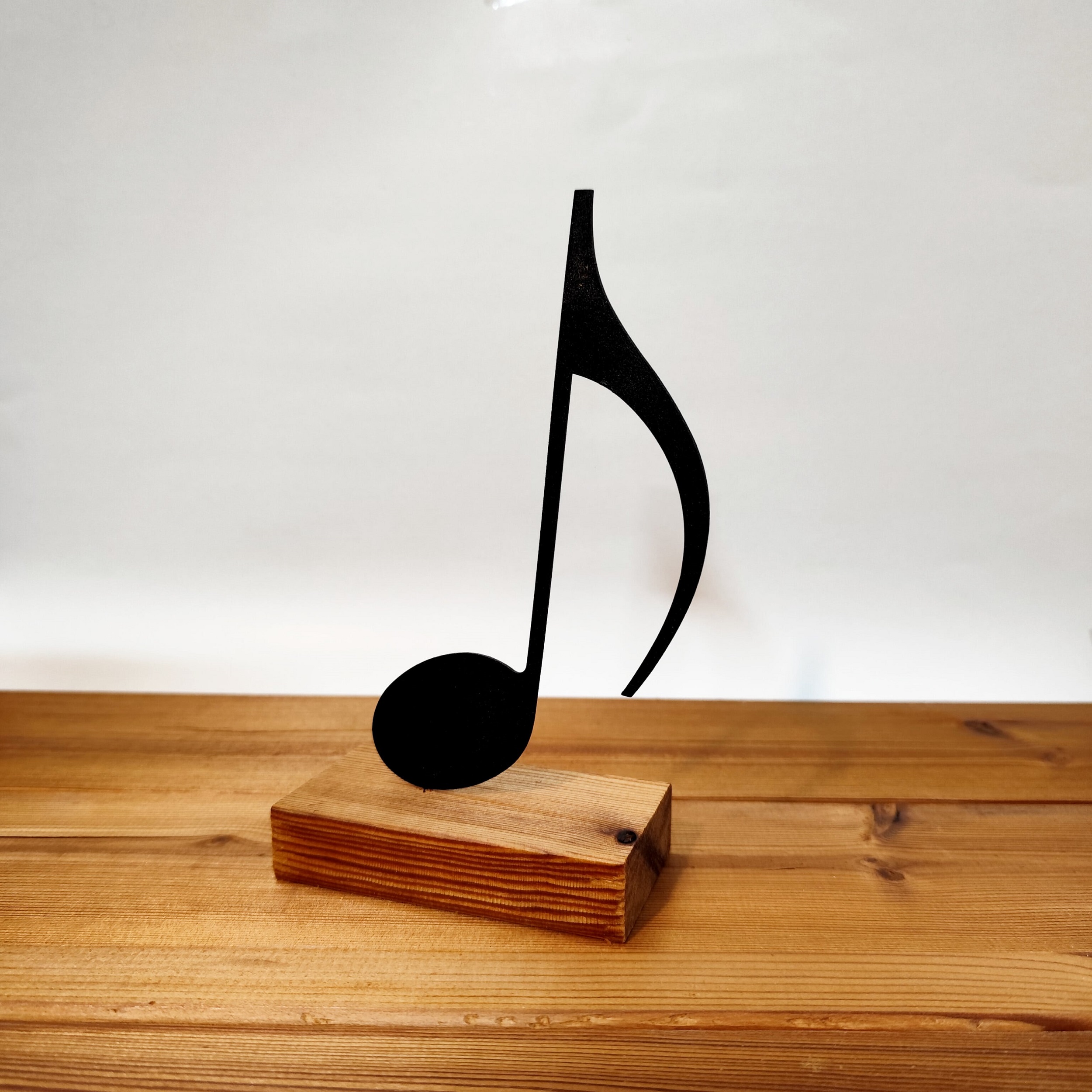 تندیس مینیمال نیتا متال طرح نت موسیقی چنگ