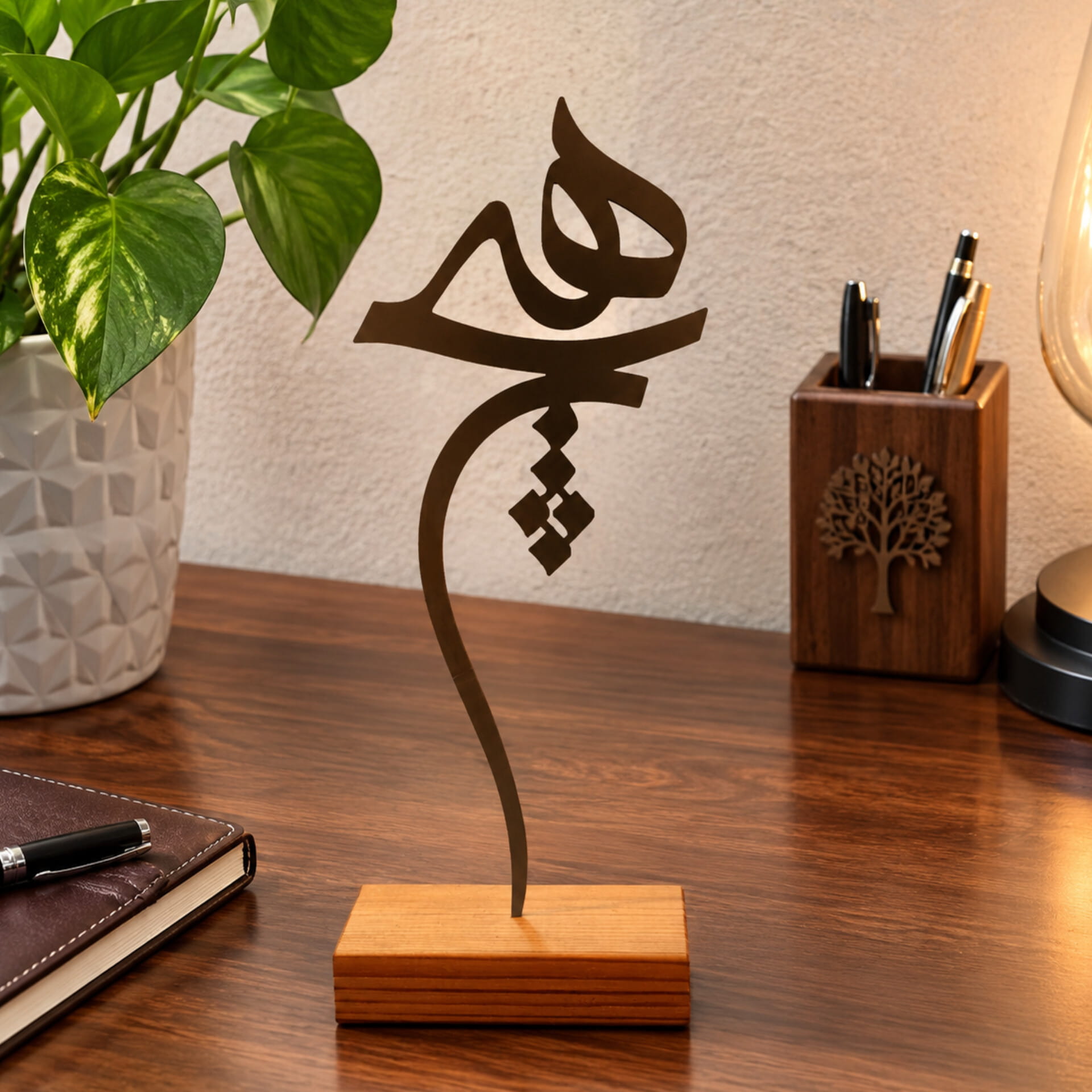 تندیس مینیمال نیتا متال طرح هیچ